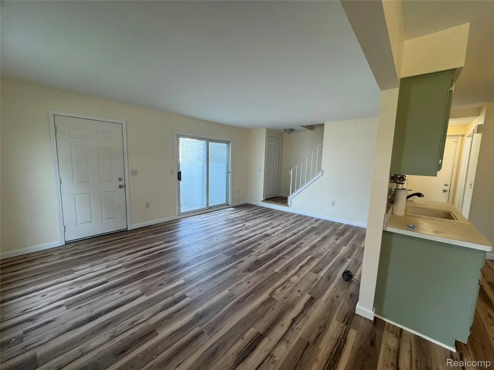 24404 Meadowbridge Drive Clinton Charter Township, MI 48035