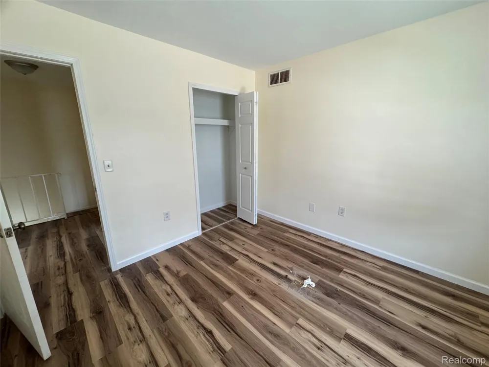 24404 Meadowbridge Drive Clinton Charter Township, MI 48035