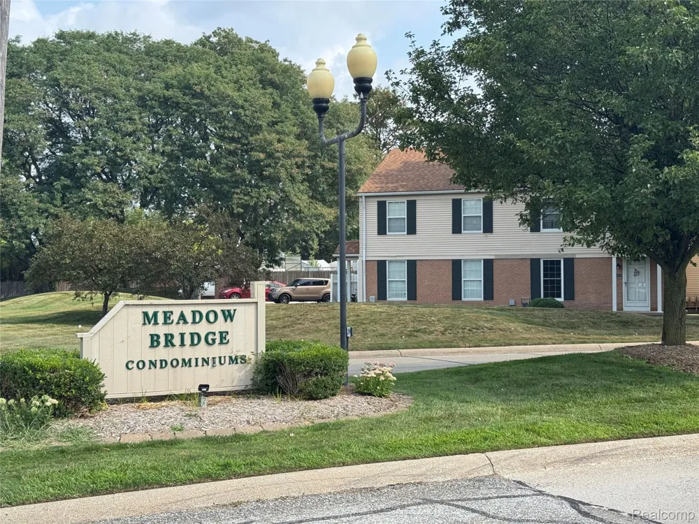24404 Meadowbridge Drive Clinton Charter Township, MI 48035
