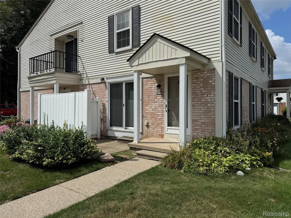 24404 Meadowbridge Drive Clinton Charter Township, MI 48035