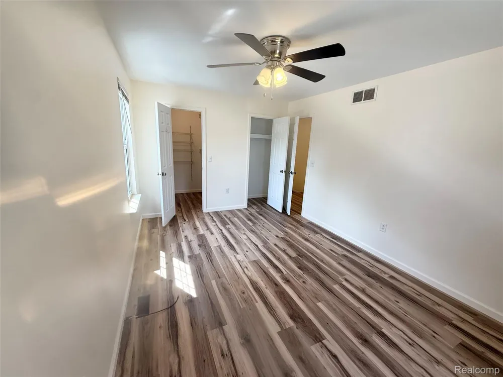 24404 Meadowbridge Drive Clinton Charter Township, MI 48035