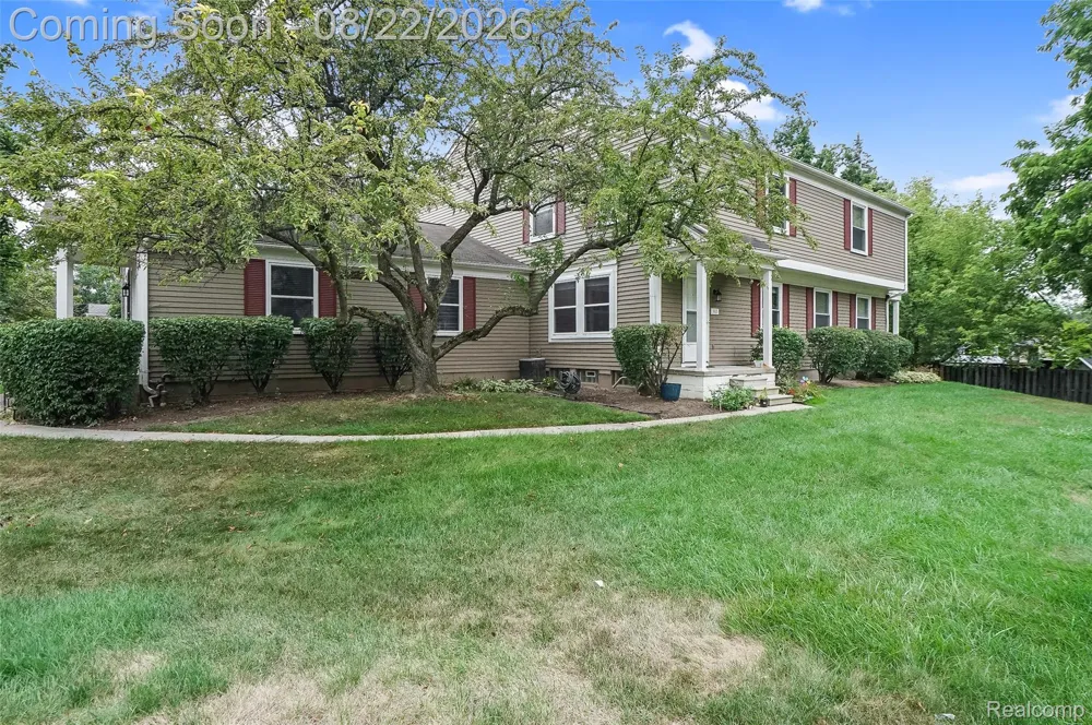 385 Neptune Drive Walled Lake City, MI 48390