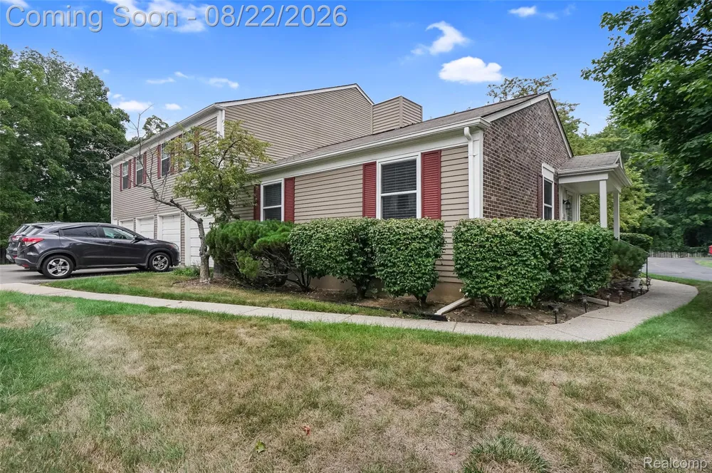 385 Neptune Drive Walled Lake City, MI 48390