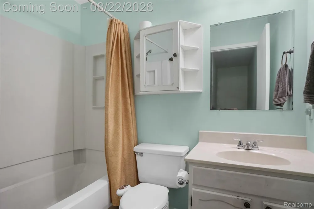 385 Neptune Drive Walled Lake City, MI 48390