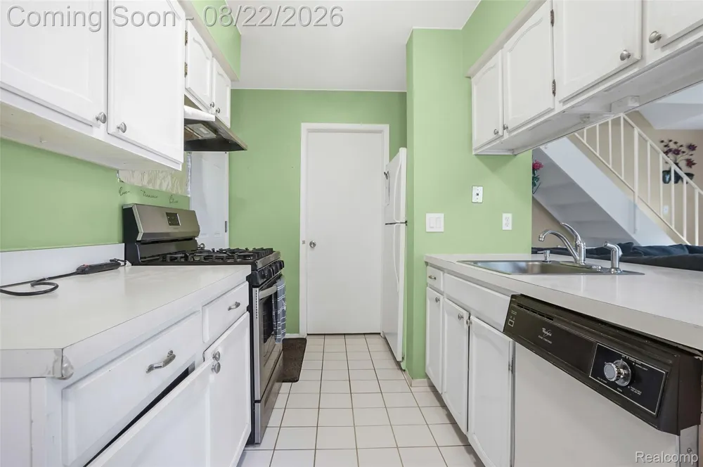 385 Neptune Drive Walled Lake City, MI 48390