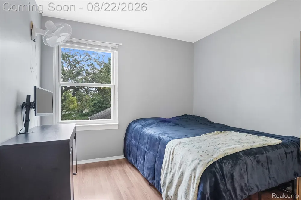 385 Neptune Drive Walled Lake City, MI 48390