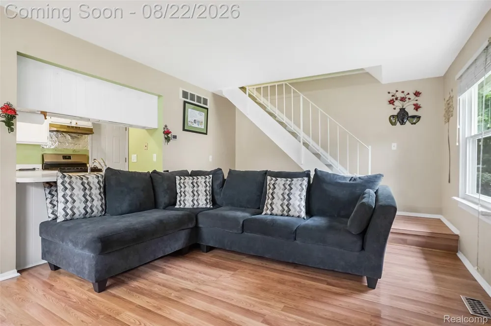 385 Neptune Drive Walled Lake City, MI 48390