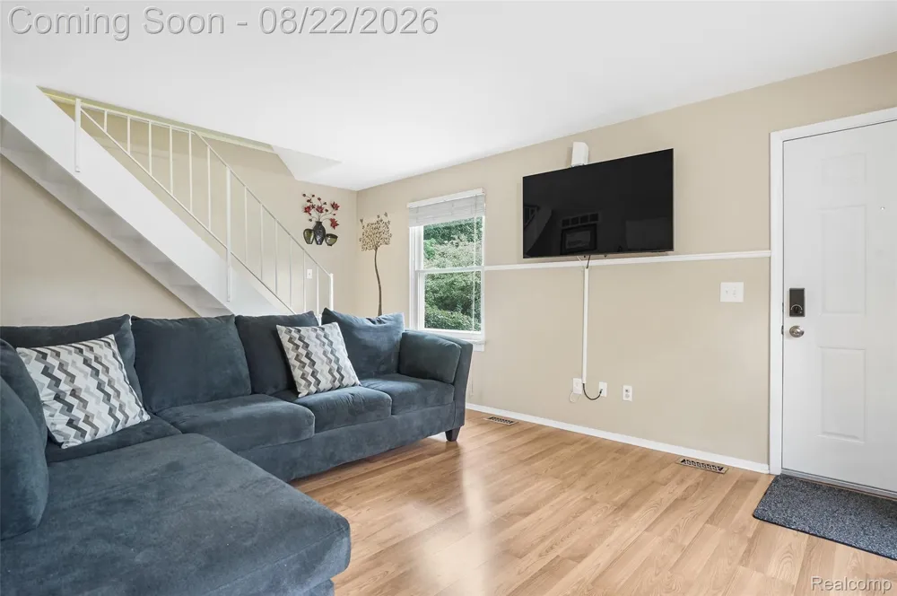 385 Neptune Drive Walled Lake City, MI 48390