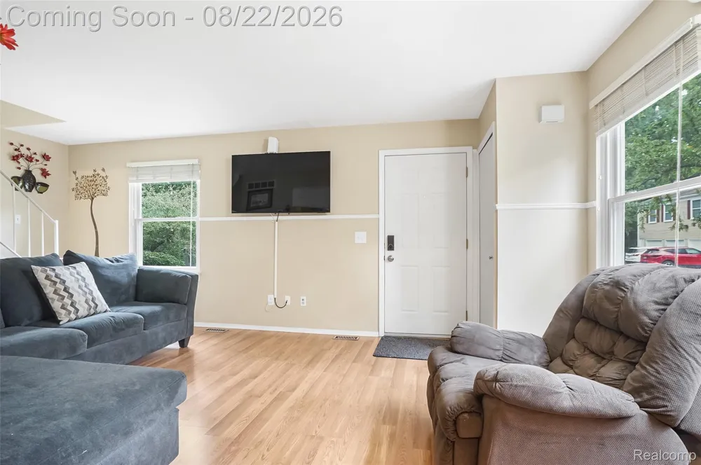 385 Neptune Drive Walled Lake City, MI 48390