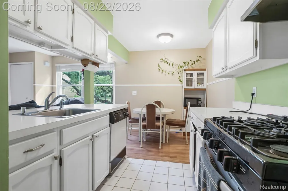 385 Neptune Drive Walled Lake City, MI 48390