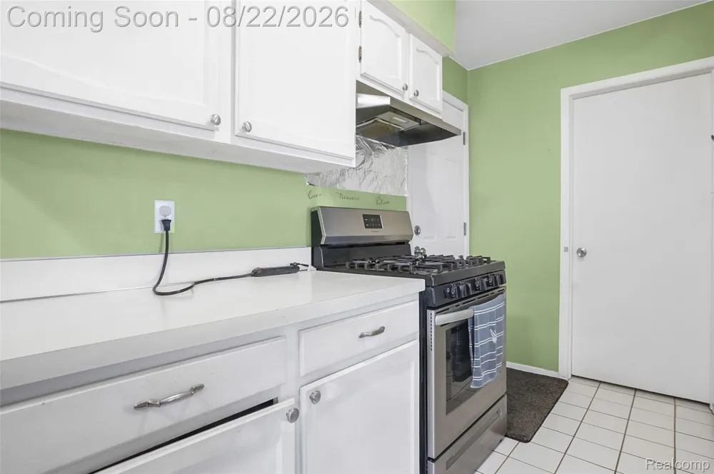 385 Neptune Drive Walled Lake City, MI 48390