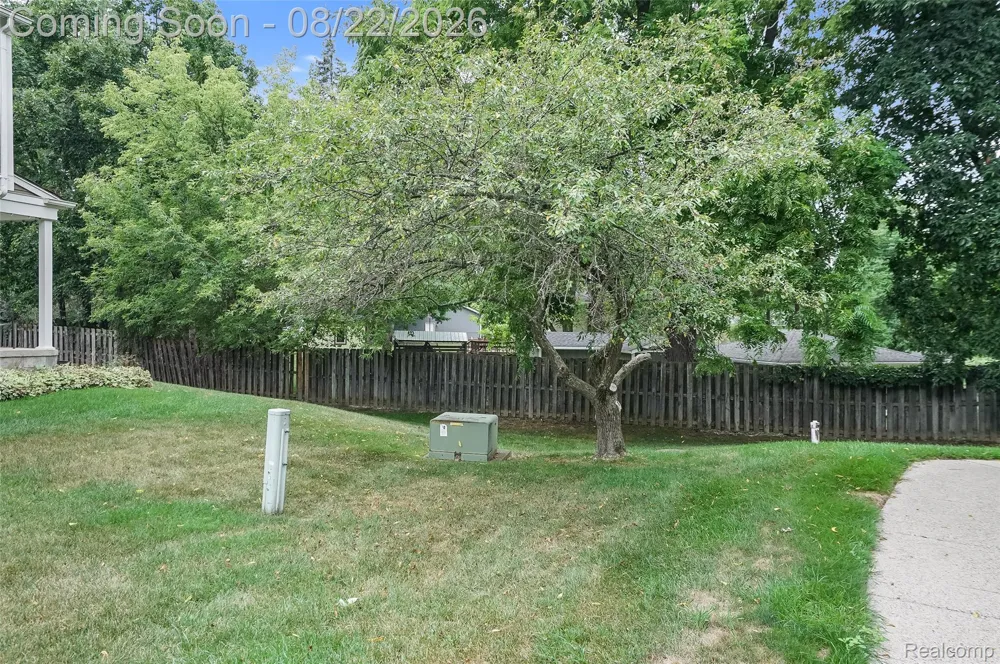 385 Neptune Drive Walled Lake City, MI 48390