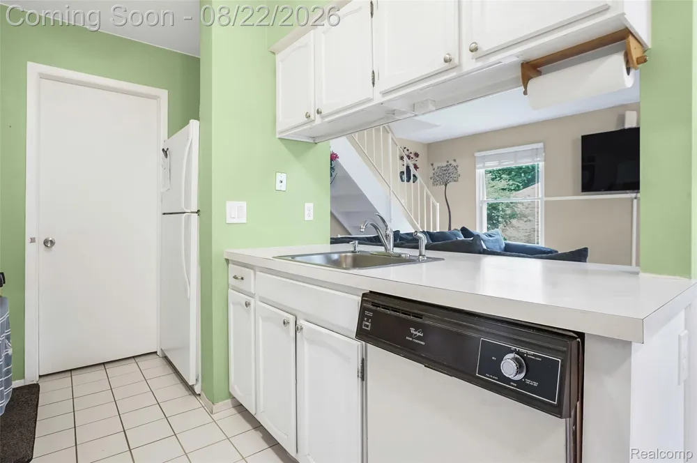 385 Neptune Drive Walled Lake City, MI 48390