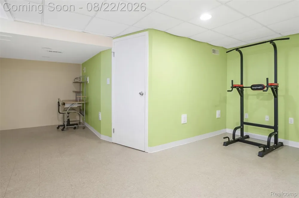 385 Neptune Drive Walled Lake City, MI 48390