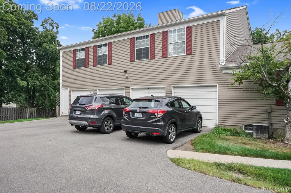 385 Neptune Drive Walled Lake City, MI 48390