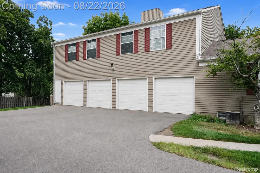 385 Neptune Drive Walled Lake City, MI 48390
