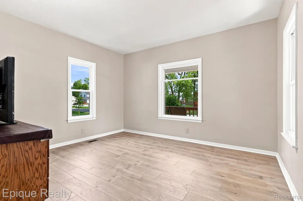 103 Neeper Street Capac Village, MI 48014