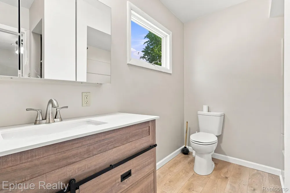 103 Neeper Street Capac Village, MI 48014