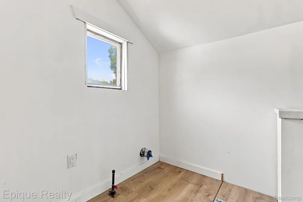 103 Neeper Street Capac Village, MI 48014