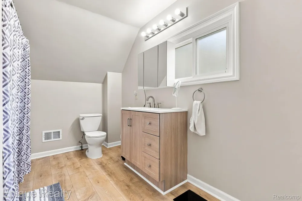 103 Neeper Street Capac Village, MI 48014
