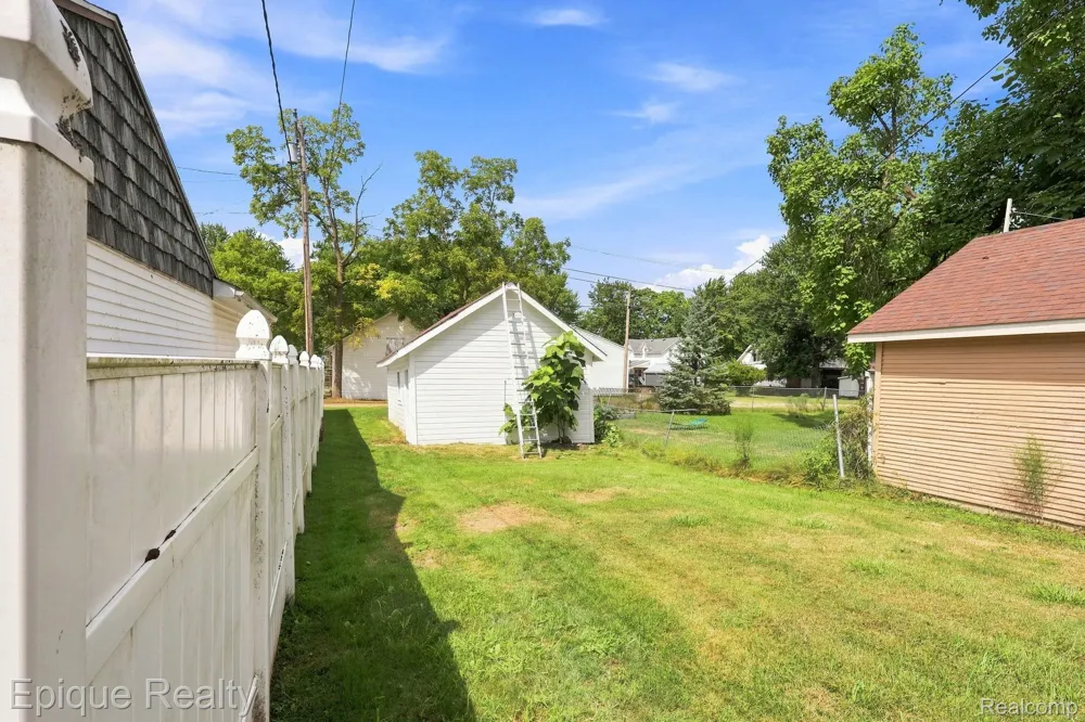 103 Neeper Street Capac Village, MI 48014