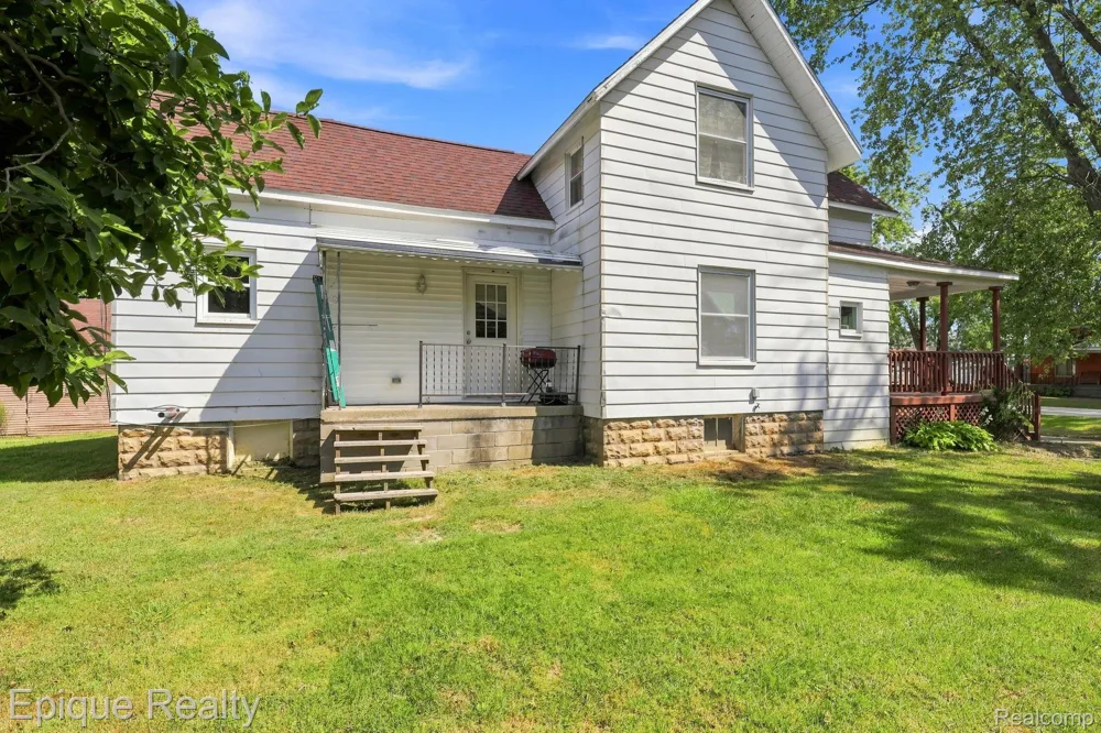 103 Neeper Street Capac Village, MI 48014