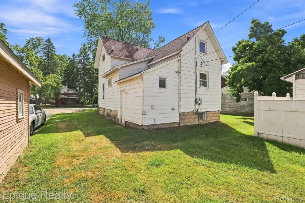 103 Neeper Street Capac Village, MI 48014