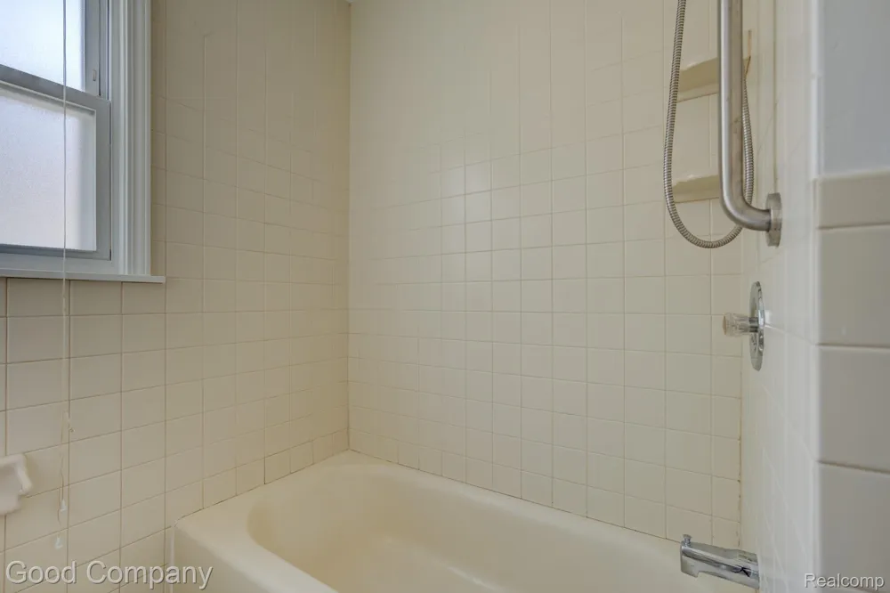 3095 Buckingham Avenue Berkley City, MI 48072