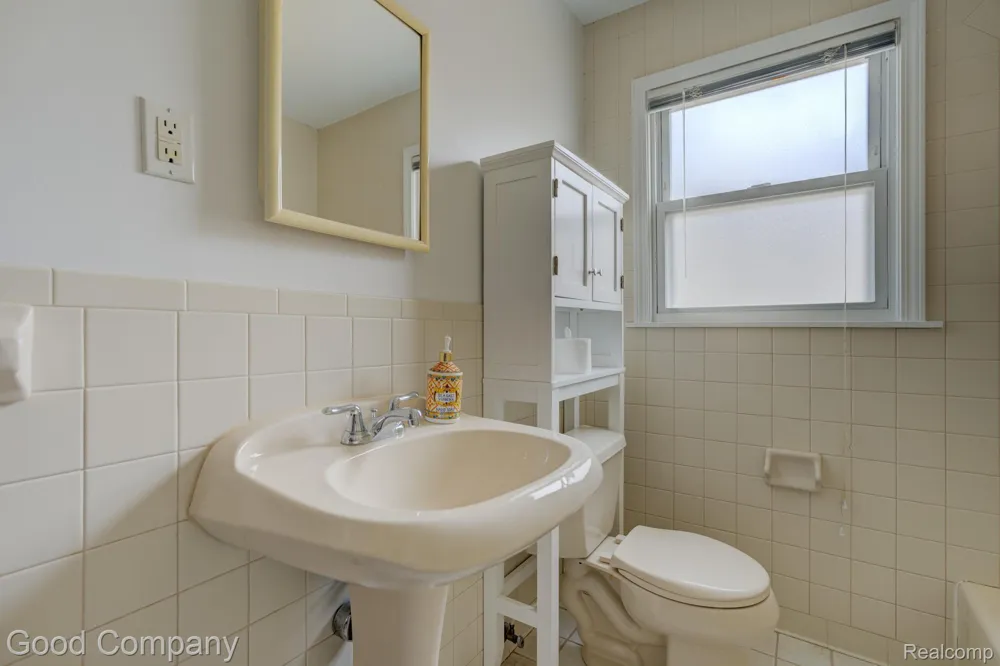 3095 Buckingham Avenue Berkley City, MI 48072