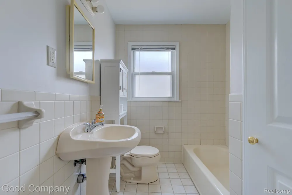 3095 Buckingham Avenue Berkley City, MI 48072