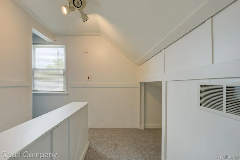 3095 Buckingham Avenue Berkley City, MI 48072