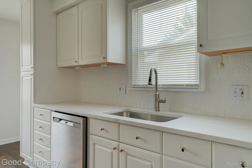 3095 Buckingham Avenue Berkley City, MI 48072