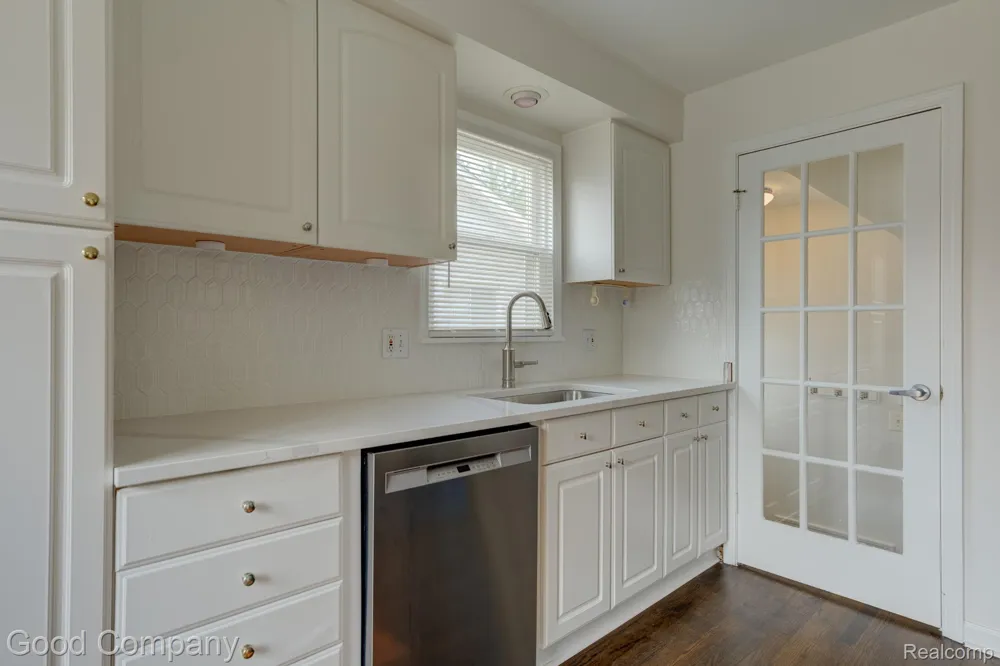 3095 Buckingham Avenue Berkley City, MI 48072