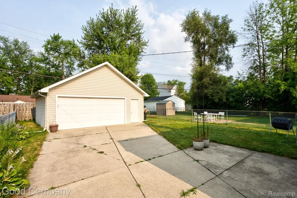 3095 Buckingham Avenue Berkley City, MI 48072