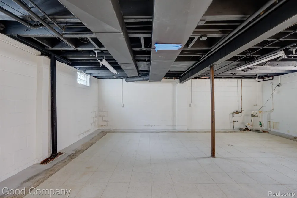 3095 Buckingham Avenue Berkley City, MI 48072