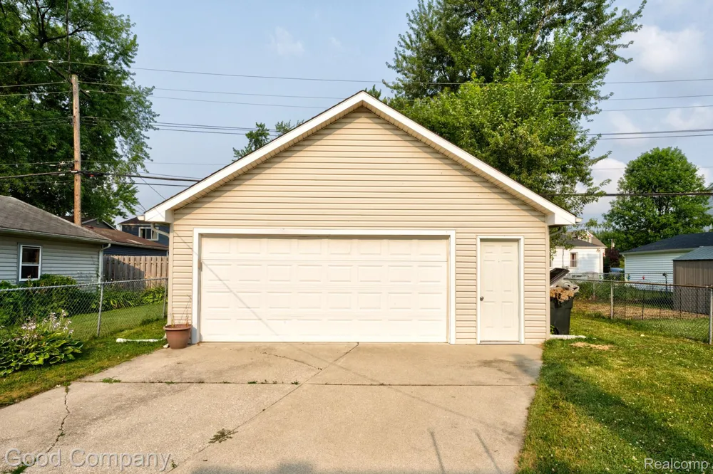 3095 Buckingham Avenue Berkley City, MI 48072