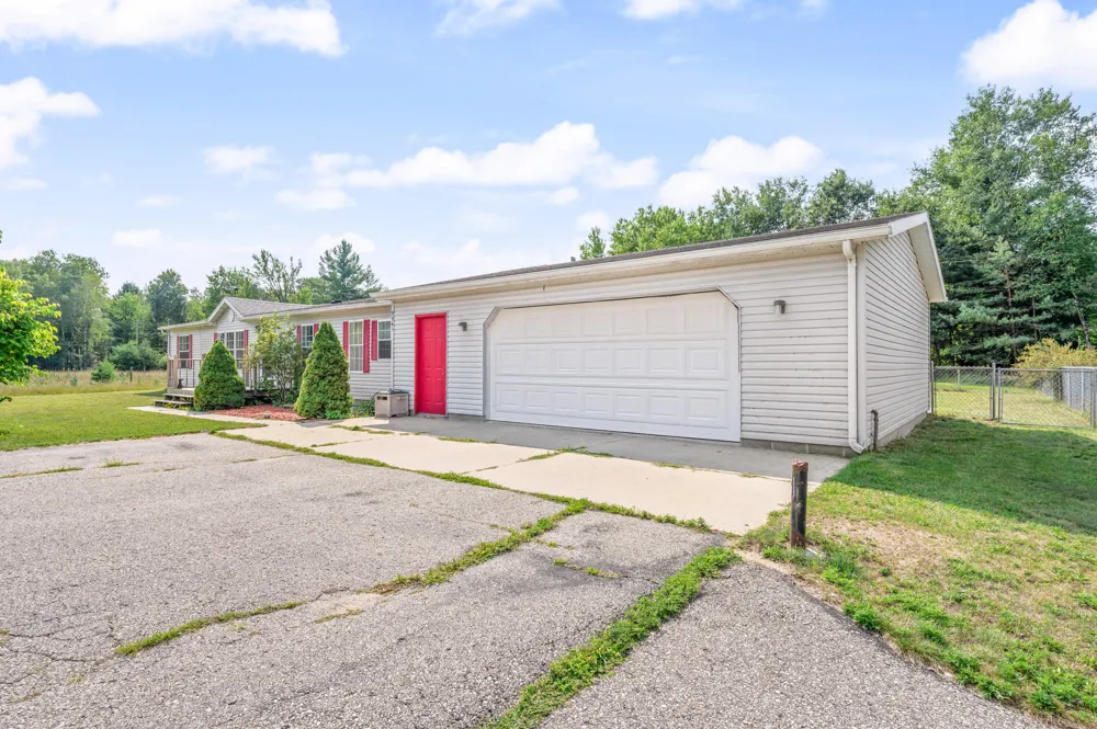9041 7 Mile Road Osceola Township, MI 49631