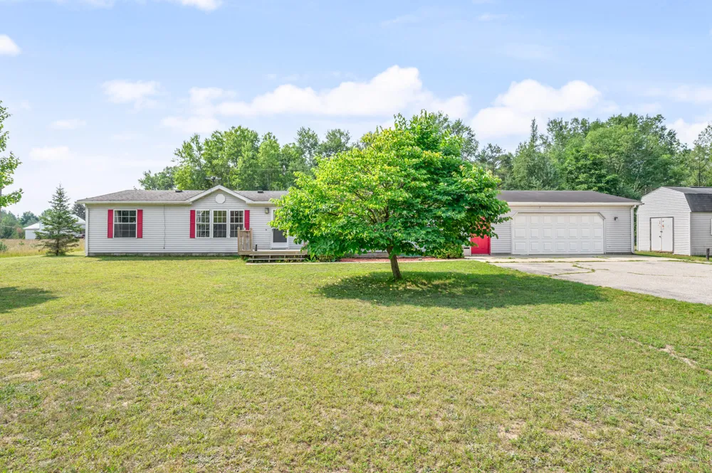 9041 7 Mile Road Osceola Township, MI 49631