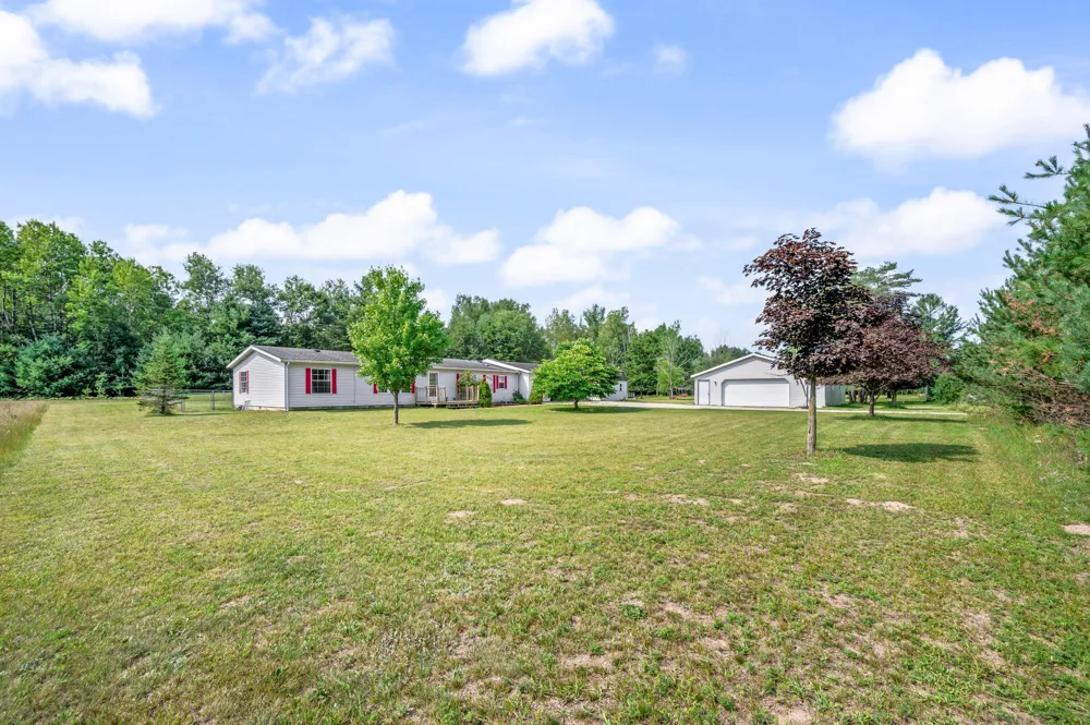9041 7 Mile Road Osceola Township, MI 49631