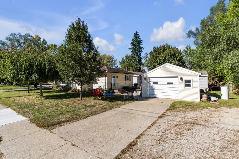 527 Arthur Street Chelsea City, MI 48118