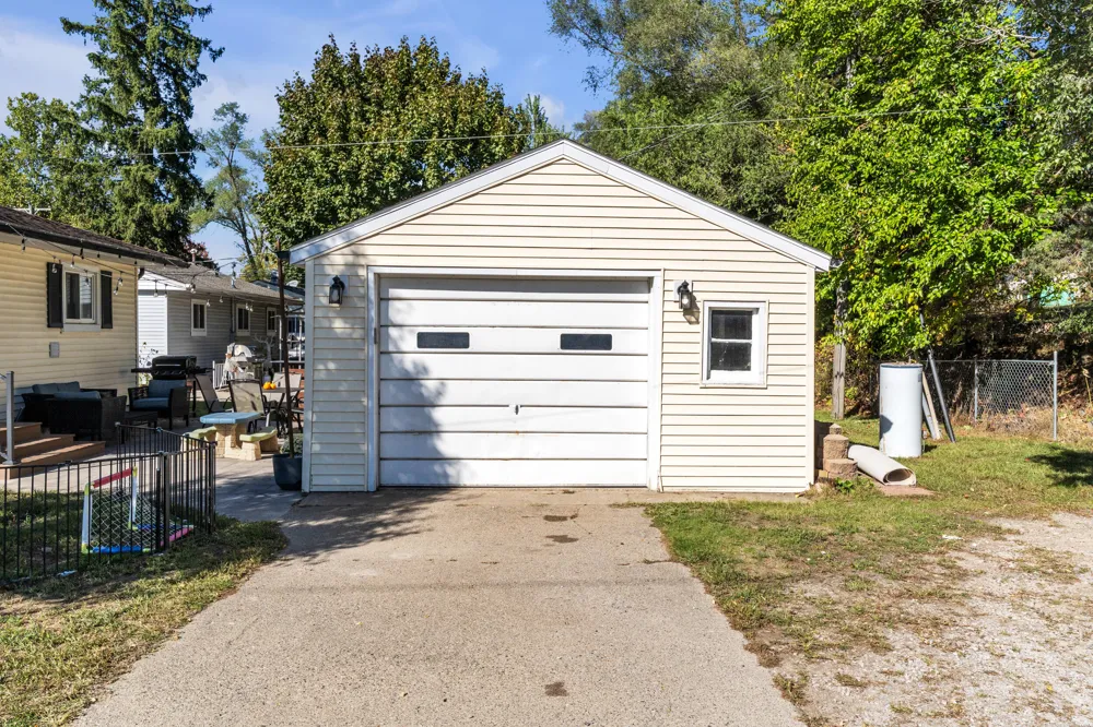 527 Arthur Street Chelsea City, MI 48118