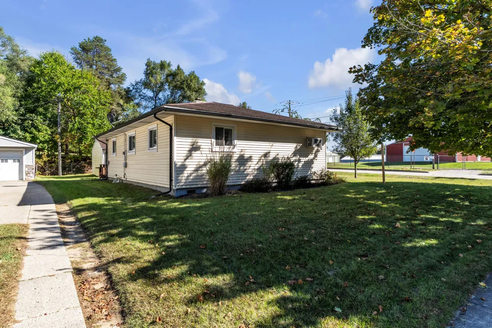527 Arthur Street Chelsea City, MI 48118