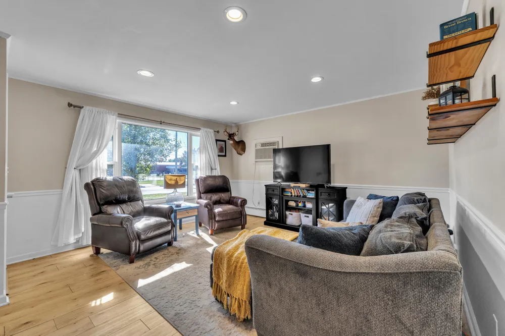 527 Arthur Street Chelsea City, MI 48118