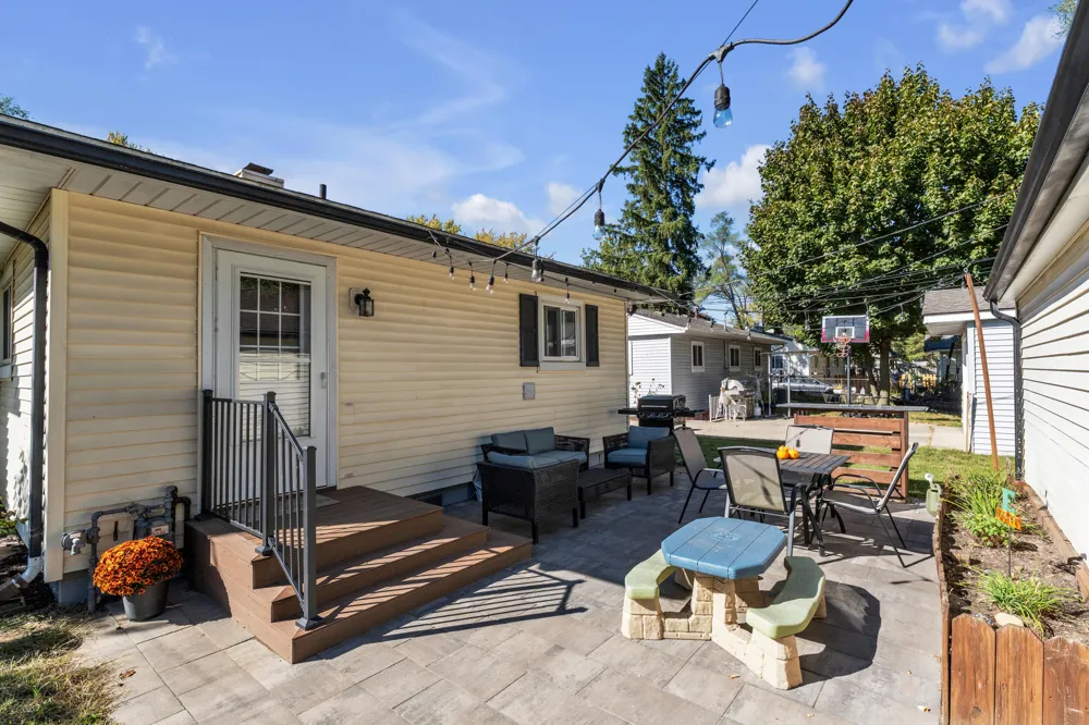 527 Arthur Street Chelsea City, MI 48118