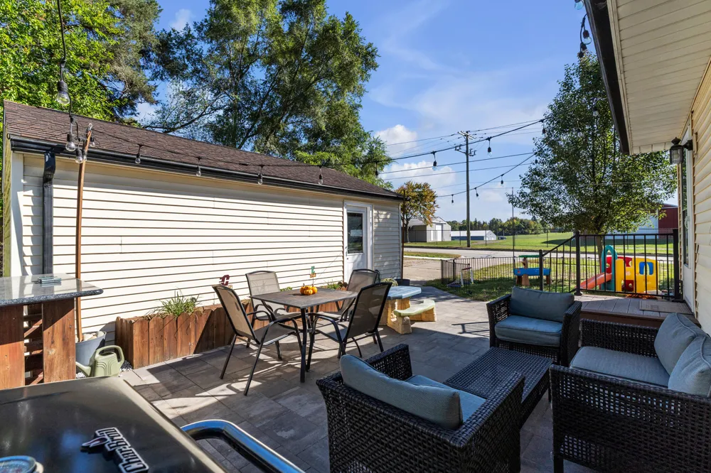 527 Arthur Street Chelsea City, MI 48118