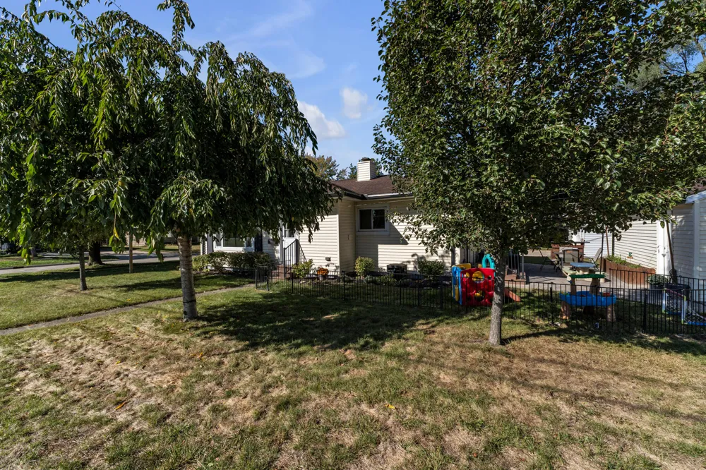 527 Arthur Street Chelsea City, MI 48118