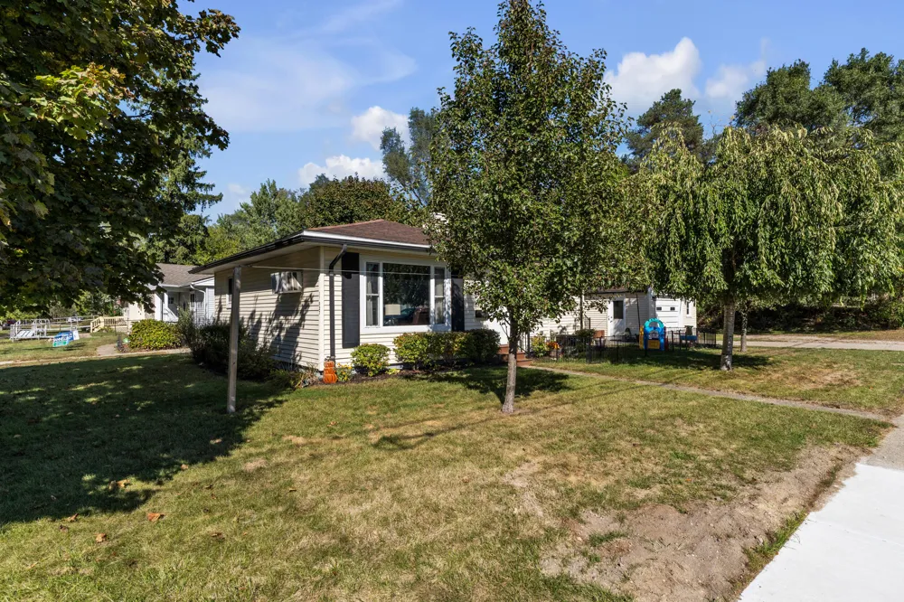 527 Arthur Street Chelsea City, MI 48118