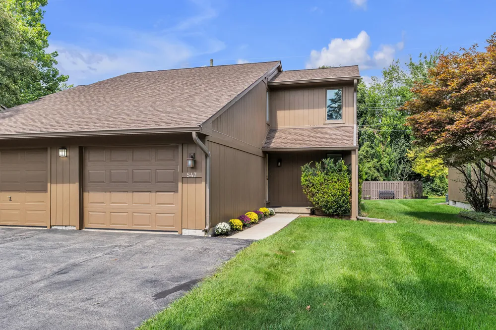 547 Park Place Saline City, MI 48176