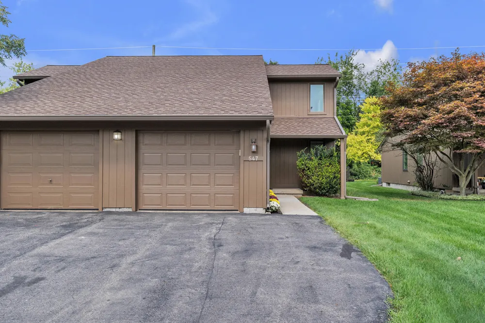 547 Park Place Saline City, MI 48176