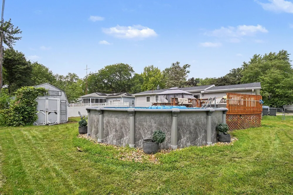 4562 Vista Drive Bridgman City, MI 49106